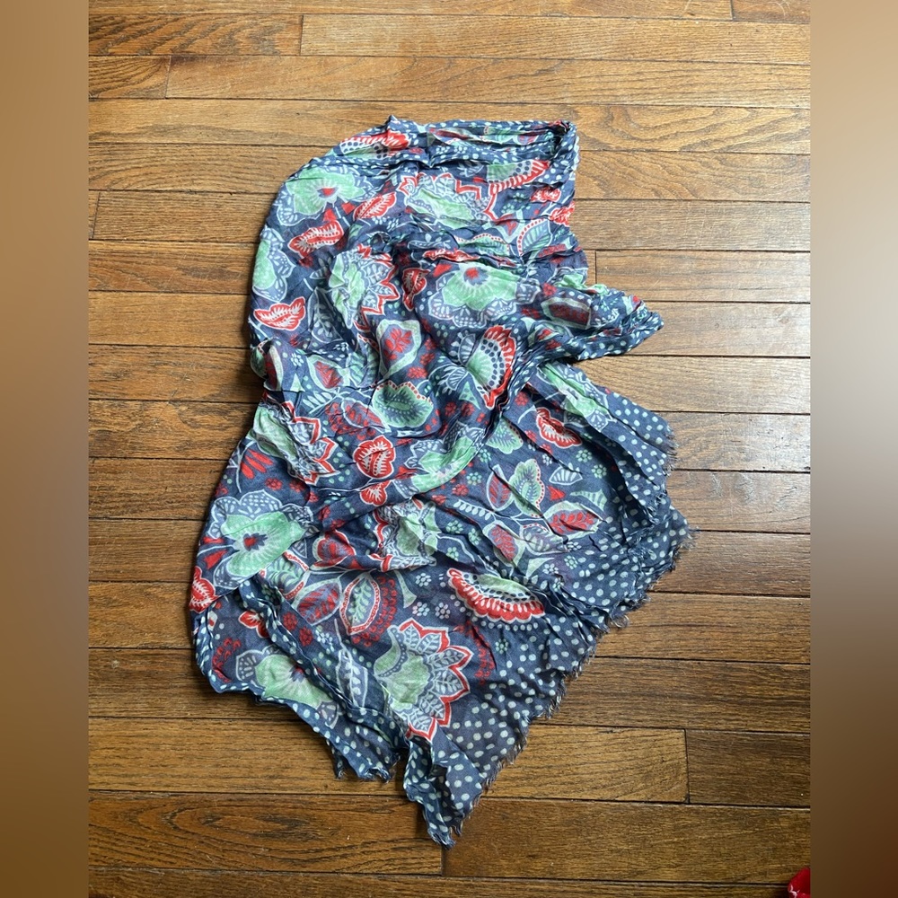 VERA BRADLEY: scarf.